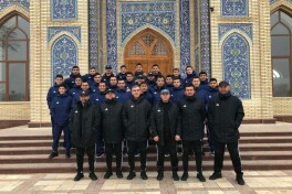 "Андижон" янги мавсум олдидан Зангиота зиёратгоҳига борди