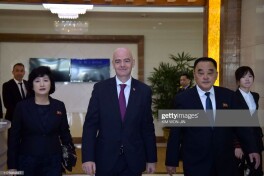 FIFA prezidenti tarixiy o'yinni kuzatish uchun Shimoliy Koreyaga yetib keldi