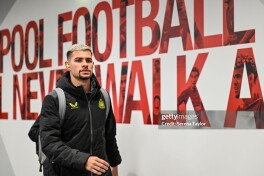"Nyukasl" futbolchisi Angliyada uy qurayotgani tufayli klubdan ketishni istamayapti