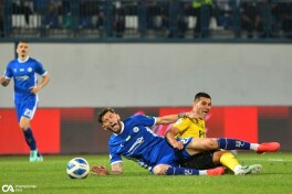 O'FU futbolchilarni yozgi transfer oynasida uchta klub bilan shartnoma imzolashda hushyor bo'lishga chaqirdi