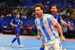 Futzal bo'yicha JCH. O'zbekistonlik Anatoliy Rubakov bosh hakamlik qilgan o'yinda Argentina Xorvatiyani yutdi va endi chorak finalda Qozog'istonga raqiblik qiladi