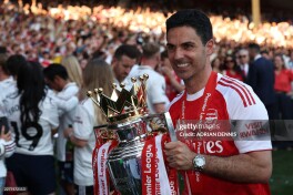 Bu fotoshop emas: "Arsenal" oradan 22 yil o'tib APL sovrinini boshi uzra ko'tardi