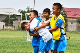 "Sho'rtan" futbol maktabida bolalar kuniga bag'ishlangan futbol festivali o'tkazildi
