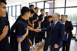 Prezidentimiz “Navbahor” futbol klubining akademiyasida bo'ldi