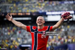 "Manchester Yunayted" himoyasini Norvegiya terma jamoasi futbolchisi bilan mustahkamlamoqchi