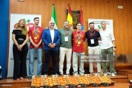 Fabian Ruis va Gavi Ispaniya terma jamoasining JCH-2026dagi g'alabasi sharafiga pomidor bilan taqdirlandilar