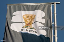 FIFA boykotlar fonida Infantinoning JCHdagi ulushni sotish rejasi bo'yicha qaror qabul qildi - manba