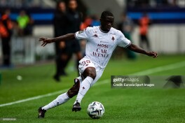 Rasman: "Neftchi" ivuarlik futbolchini tarkibga qo'shib oldi