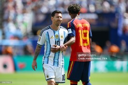 Yamal otasidan Messi uni cho'miltirayotgan suratni joylamaslikni so'ragan