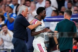 Mourinyu futbolchini ruhlantirish uchun La Liga o'yinida Vinisiusning zaxirada qoldiradi